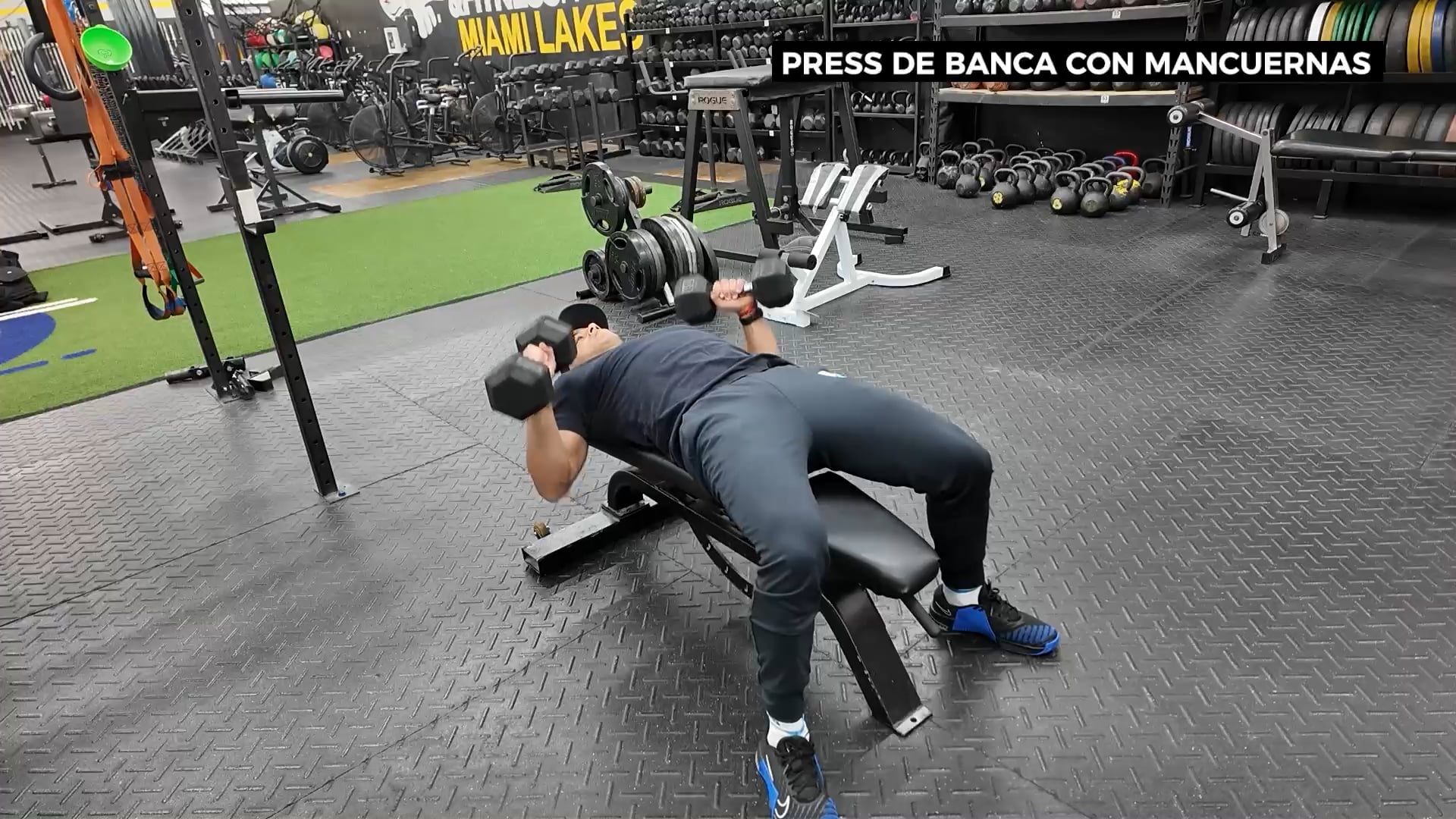 PRESS DE BANCA CON MANCUERNAS