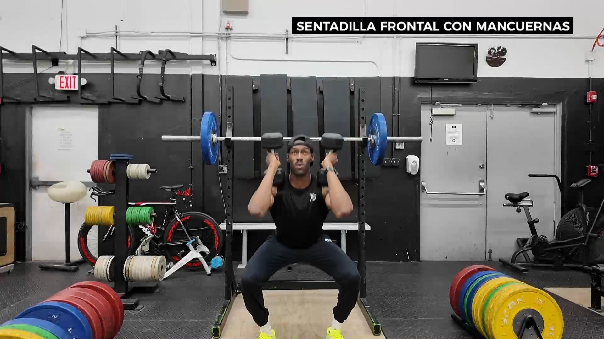 SENTADILLA FRONTAL CON MANCUERNAS