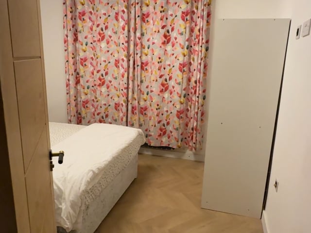 Cheap Modern Double Room 3 Mins walk to Station Main Photo