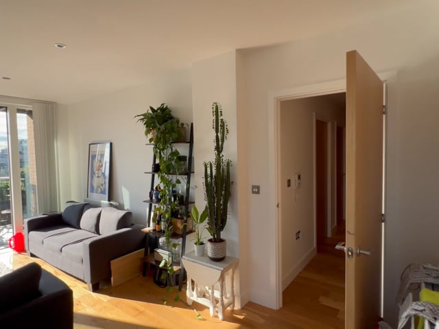 Gorgeous 5th floor flat in modern Haggerston build Main Photo