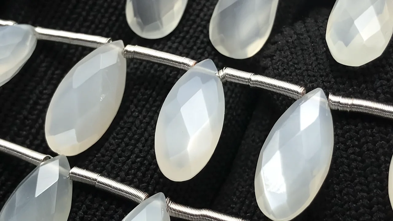 ホワイトムーンストーン ペアシェイプ ブリオレットカット15×7mm 1連