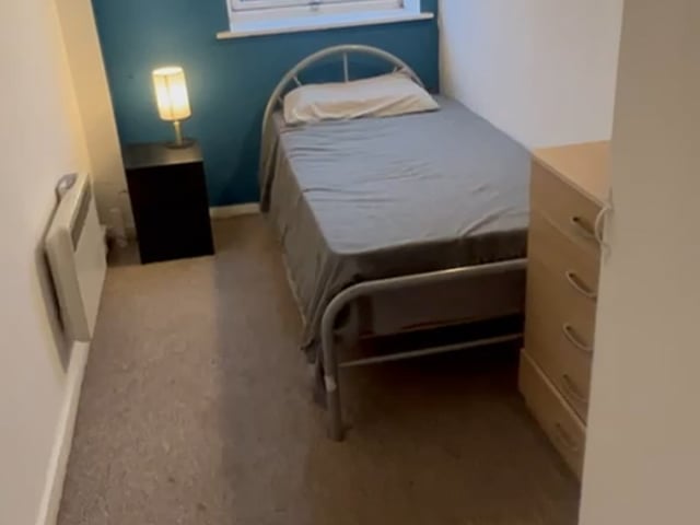 Single Room Near Battersea Park with living room Main Photo