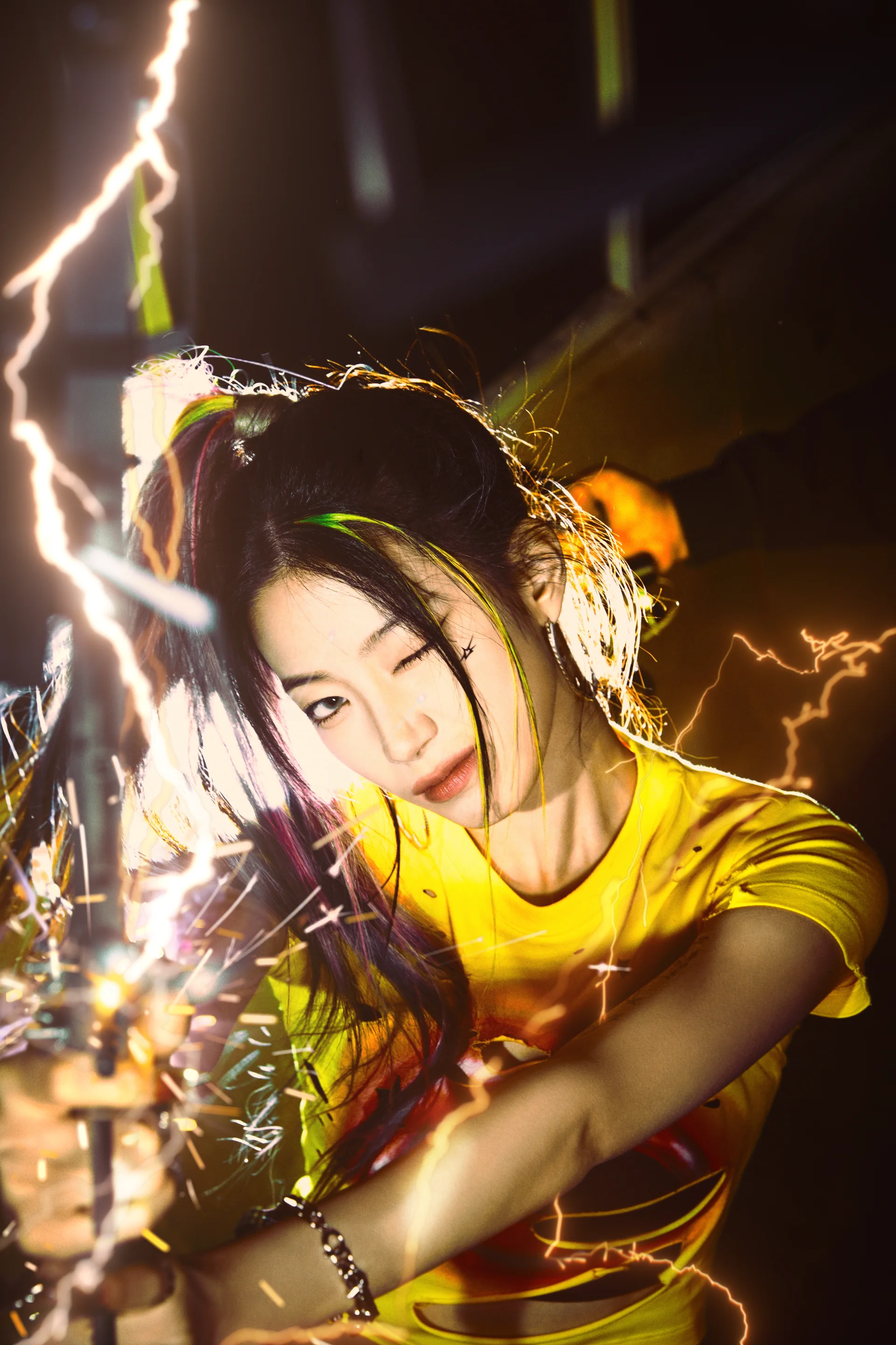 LE SSERAFIM 'CRAZY' THUNDERING CEDAR :: Behance