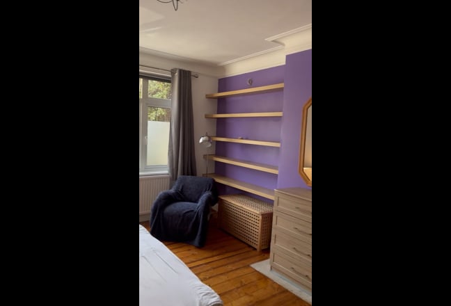 Large ground floor room in home of landlord  Main Photo