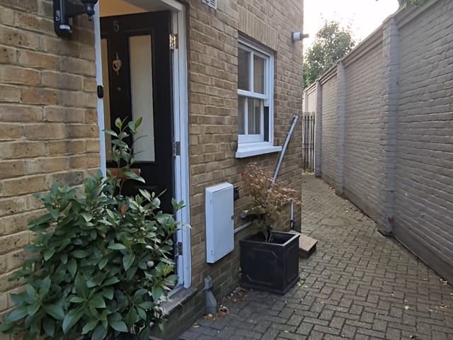 Luxury room in newly refurbished house Main Photo