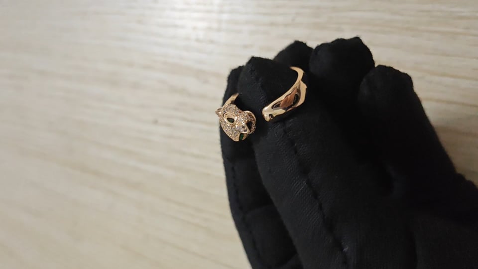 Leopard Head Ring with Diamonds