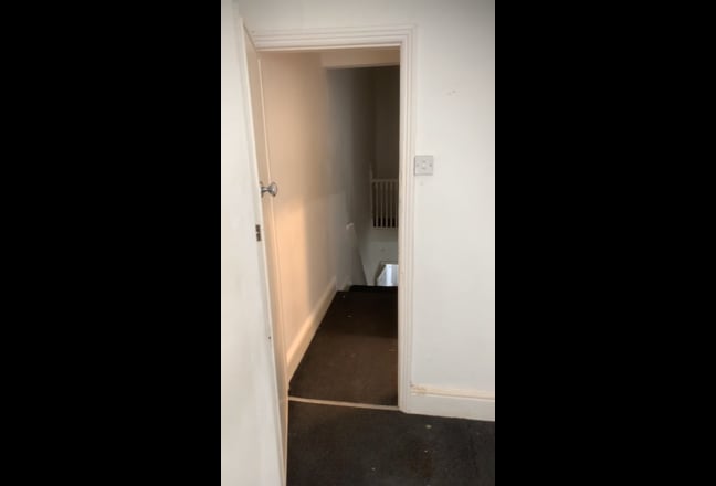 Single Room for Rent Main Photo