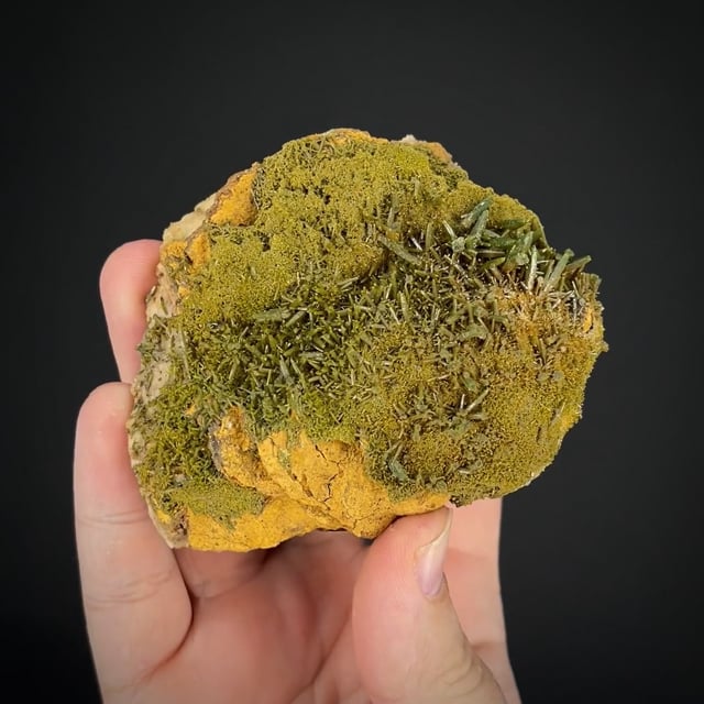 Pyromorphite on Baryte