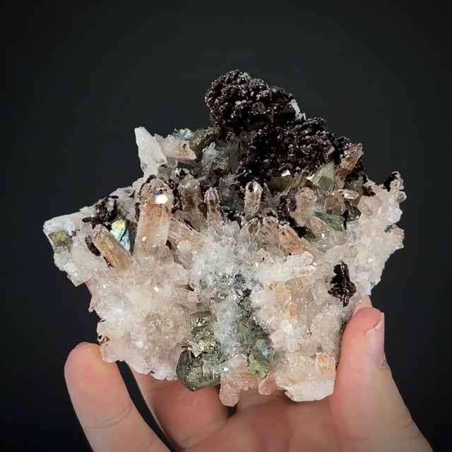 Hubeite, Quartz and Chalcopyrite