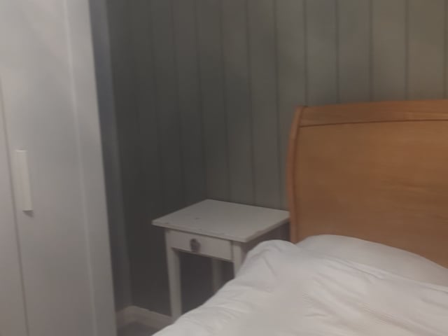 Spacious double room, Near Gatwick, Crawley  Main Photo