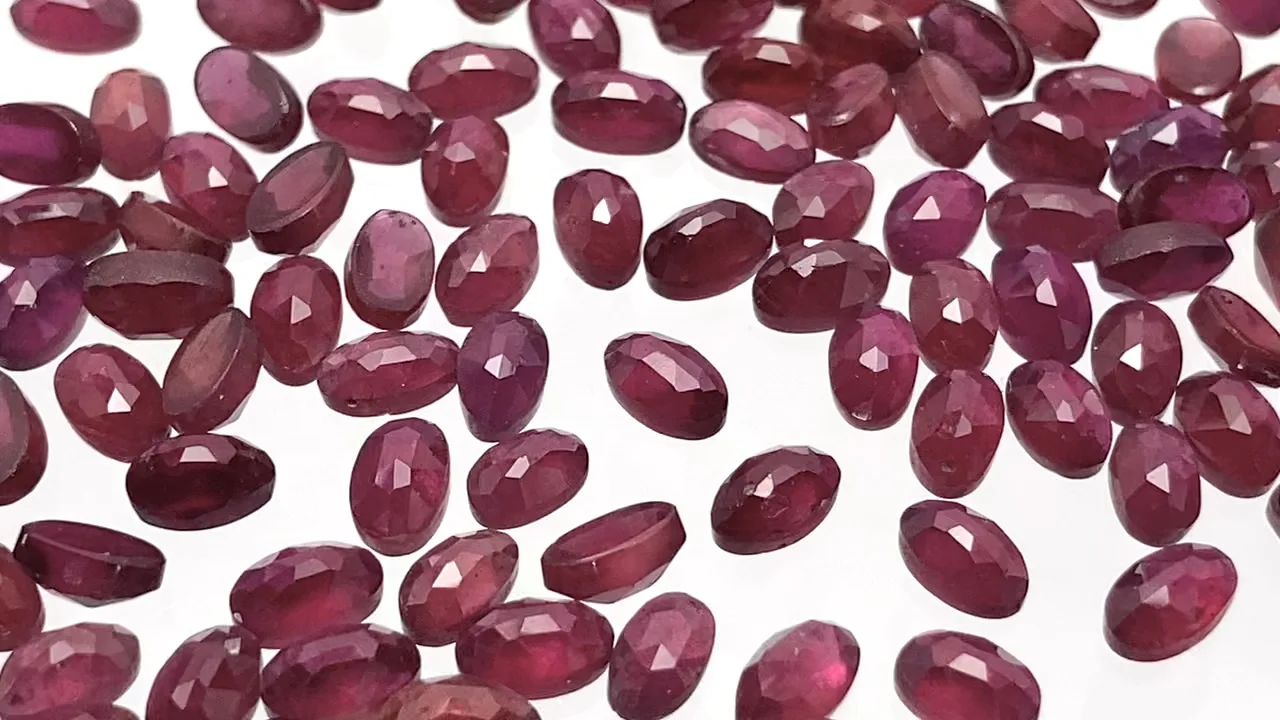 動画】宝石質ルビーAAA- オーバル ローズカット5×3mm 5個 - 天然石