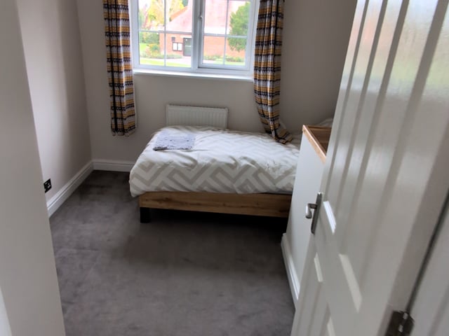 Large Double and Single Room Available  Main Photo