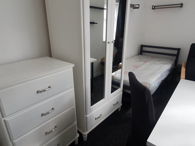 £95 pw Off City Road - Refurbished  Main Photo