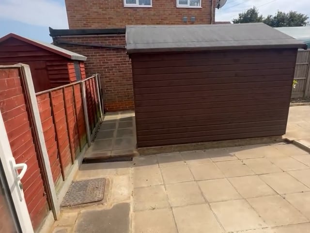 3 bedroom house close to heathrow Main Photo