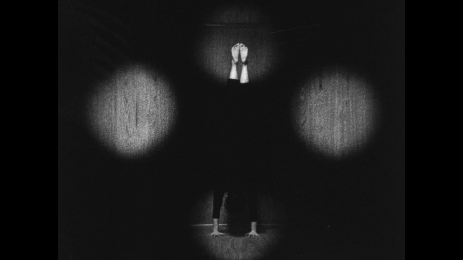 逆立ち逆立ち : If pinholes were right side up, I would be doing handstands