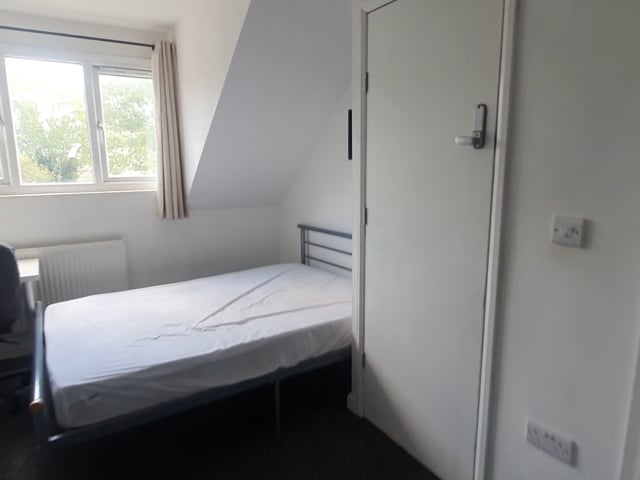 Superb En Suite Room Near NGH & Meadowhall Main Photo