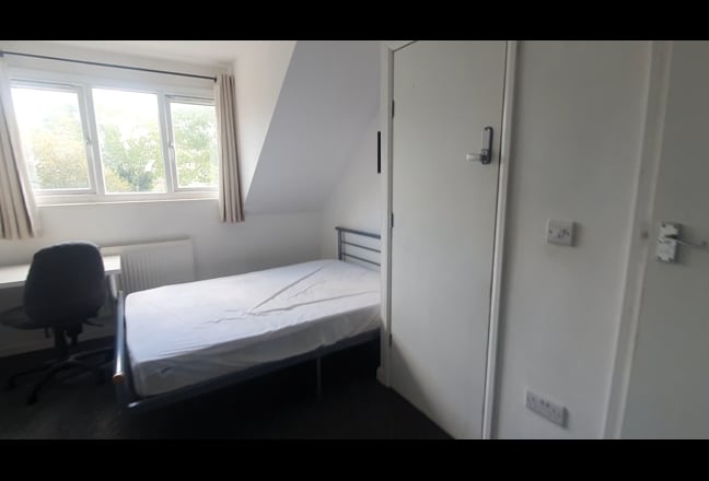 Superb En Suite Room Near NGH & Meadowhall Main Photo