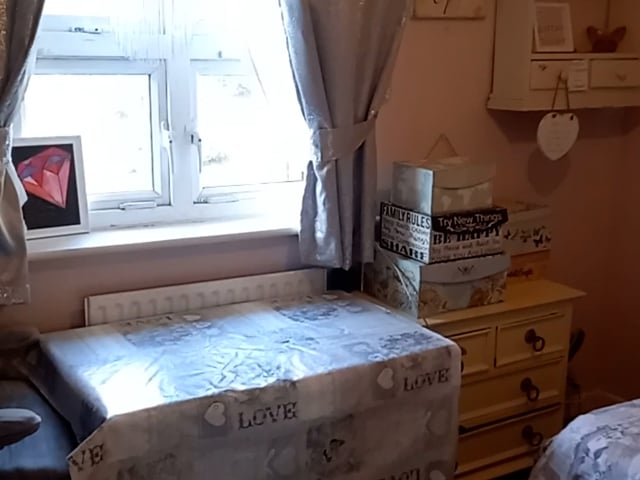 Room to let for a female in a  family home Main Photo