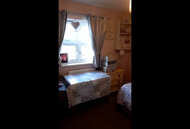 Room to let for a female in a  family home Main Photo