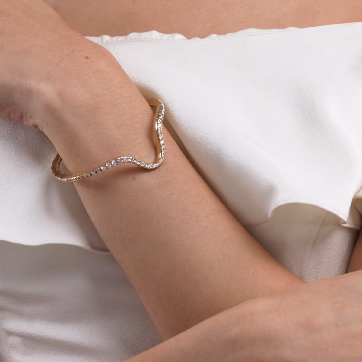 product video 2 for 1 7/8 ctw Curve River Bangle Bracelet