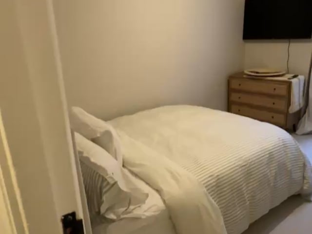 Double room in chilled clapham flat Main Photo