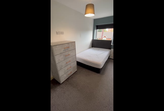 Room with en-suite Main Photo