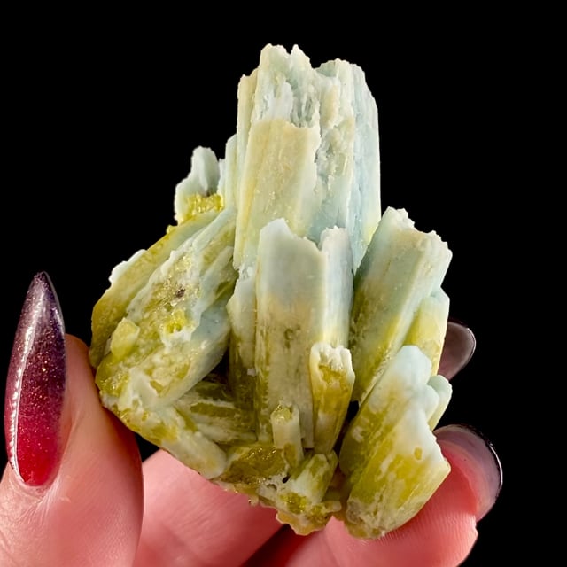 Plumbogummite pseudomorphing after Pyromorphite