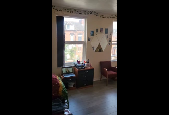 Double bed room available  in Beeston 590  Main Photo