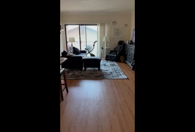 Master bedroom w/private bath DTLA resort aprmt Main Photo