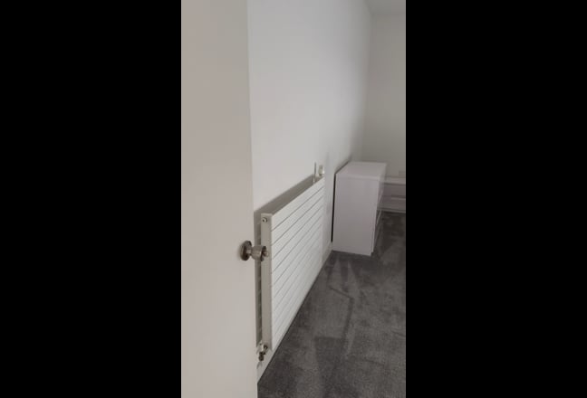 Large Modern En-Suite Double Room (Bills Included) Main Photo