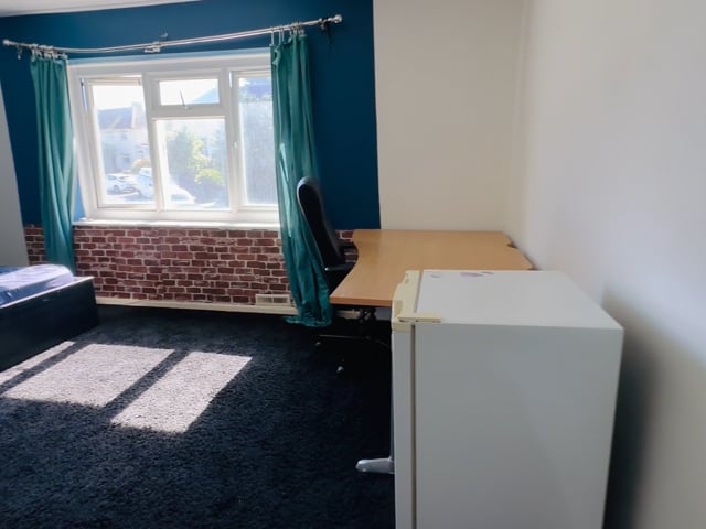 2 Rooms available In student Flat near Sussex Uni Main Photo