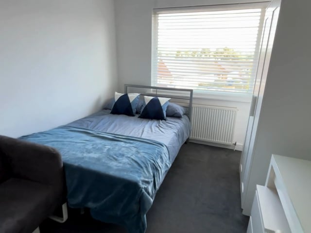 October - Rent Free - Large Double En-Suite Main Photo