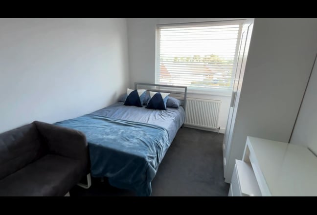 Lovely Large Double En-Suite Co-Living Main Photo