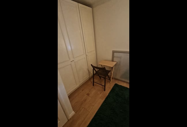 Double room close to central line Main Photo