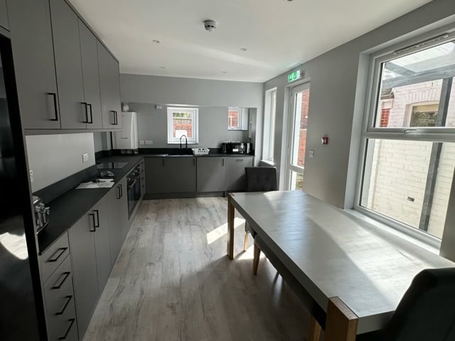 Luxury Co-Living, near RD&E and St Lukes Campus  Main Photo