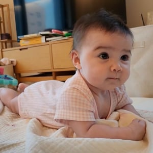2. 표정 부자 8개..