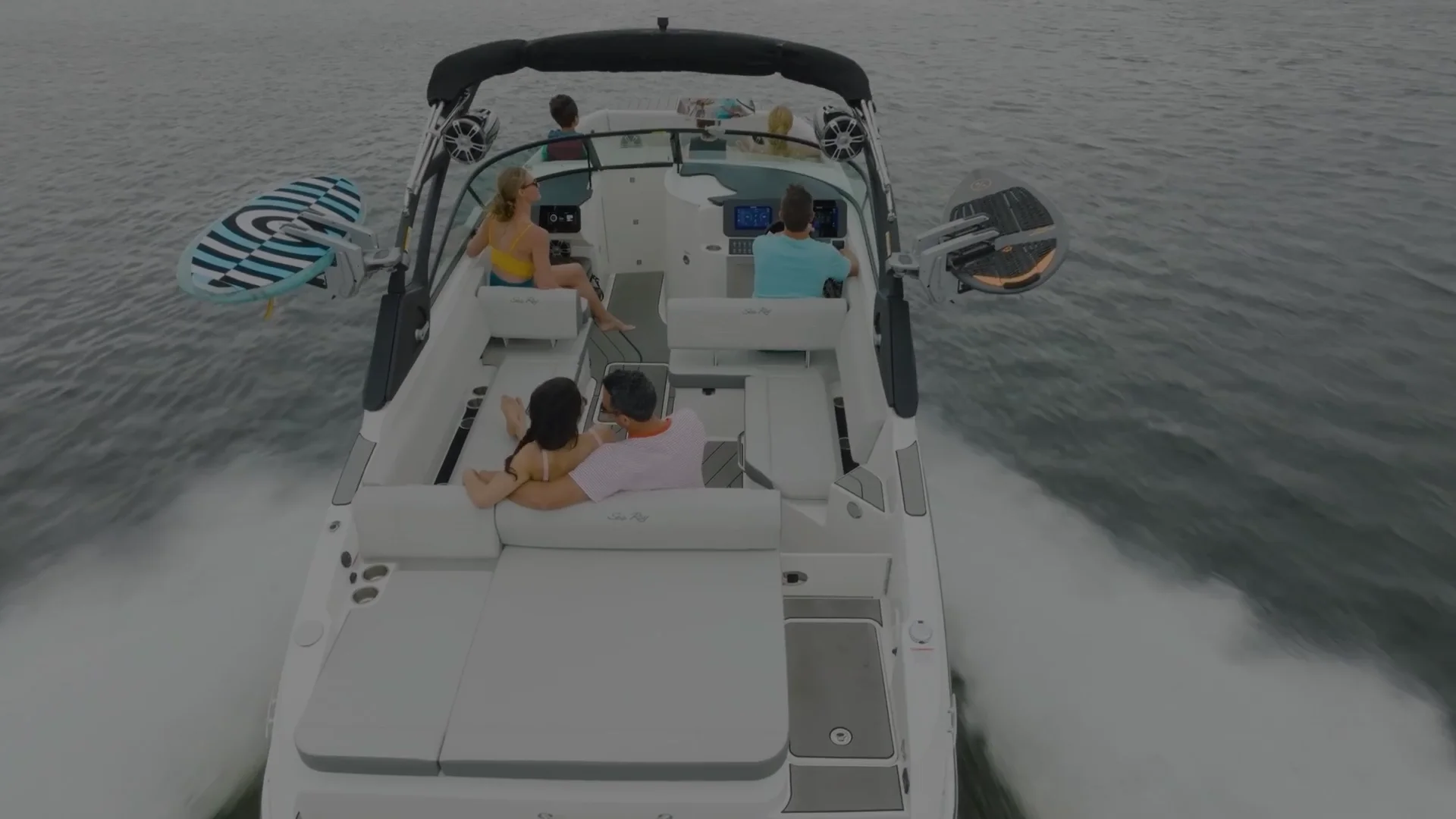 Explore the SDX 270 Surf | Sea Ray US