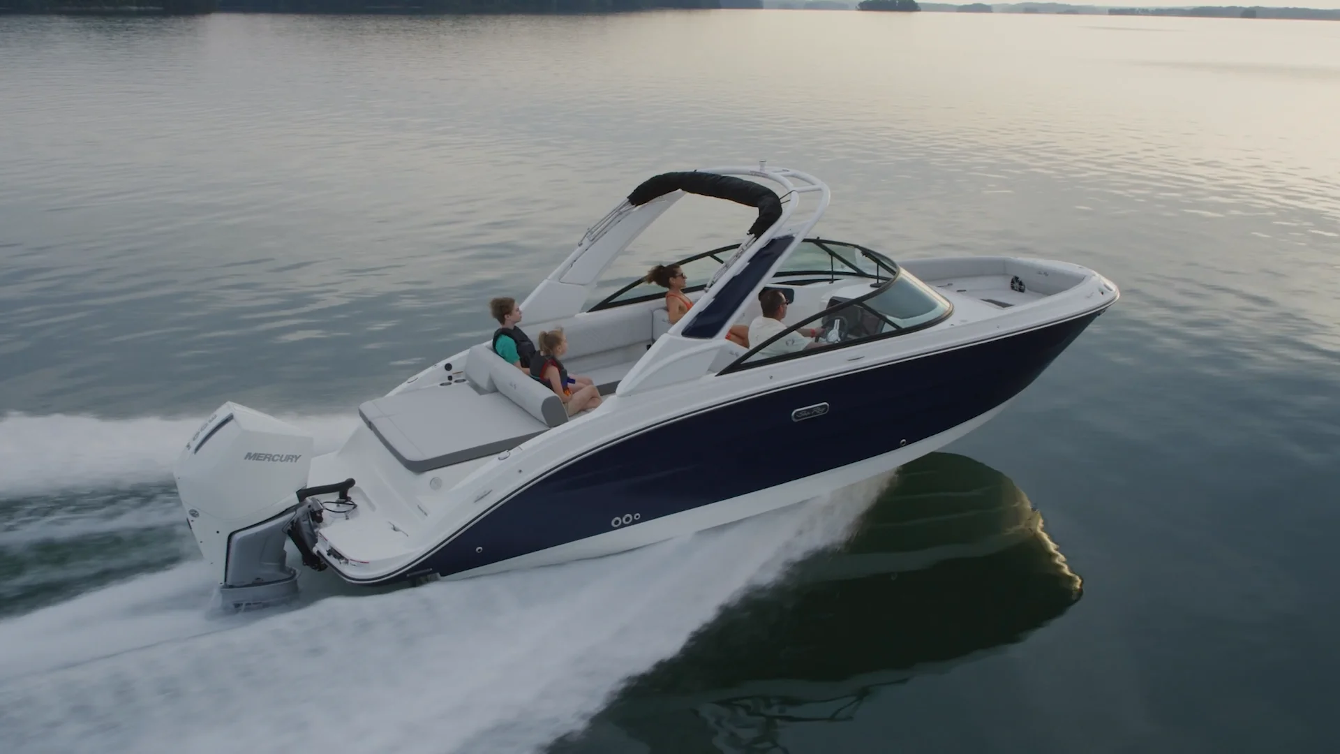 Explore the SDX 250 Outboard | Sea Ray Europe
