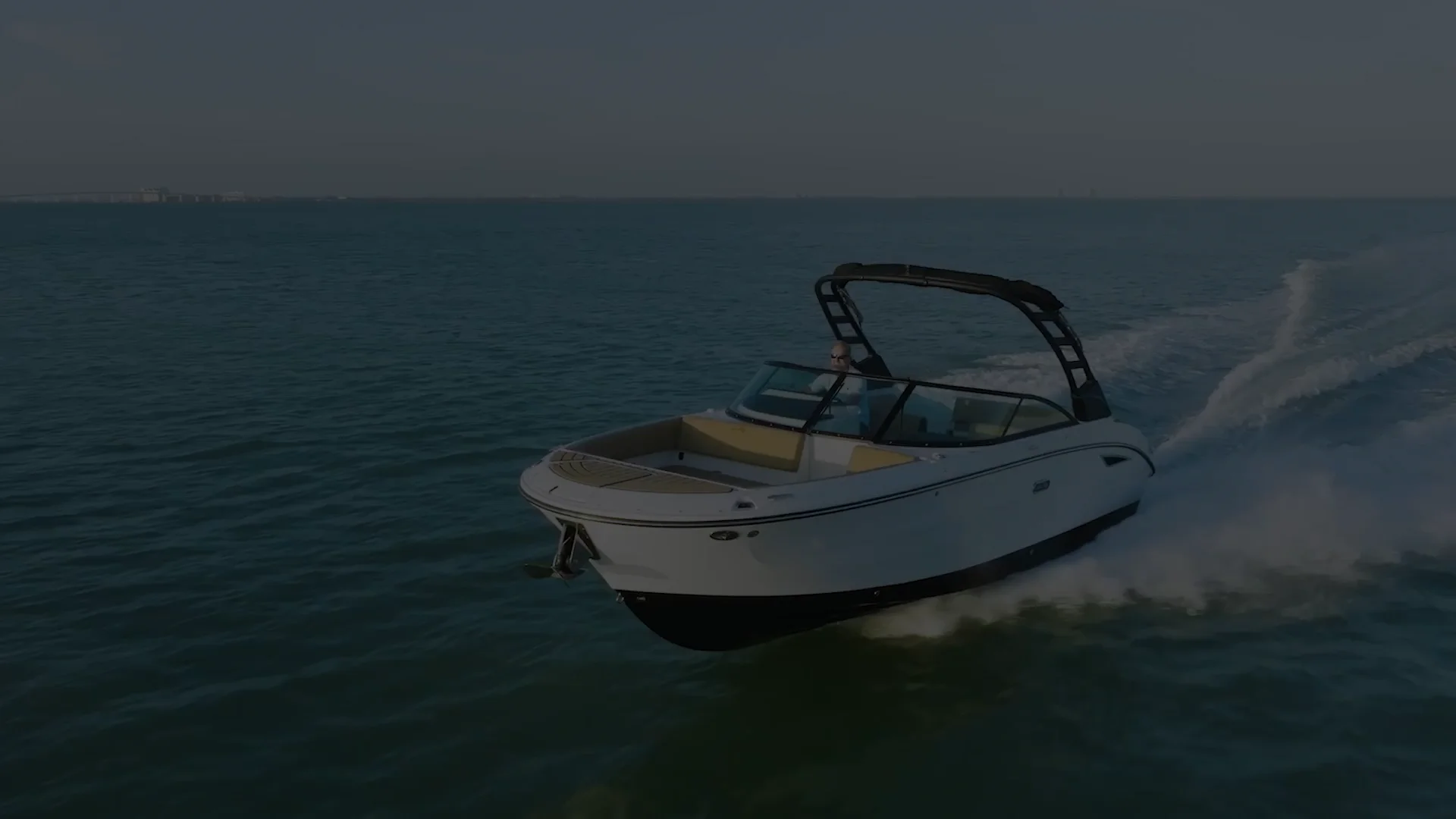 Explore the SDX 270 Sterndrive | Sea Ray Europe