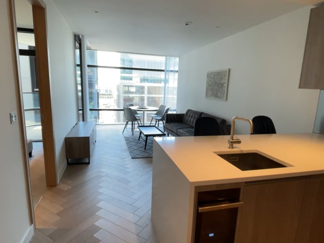 Modern 1 bed WHOLE FLAT near Liverpool Street Stn Main Photo