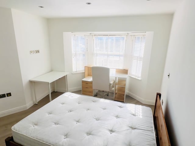 Modern Spacious Master Bedroom En-suite Main Photo