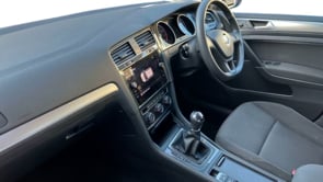 VOLKSWAGEN GOLF 2018 (18)