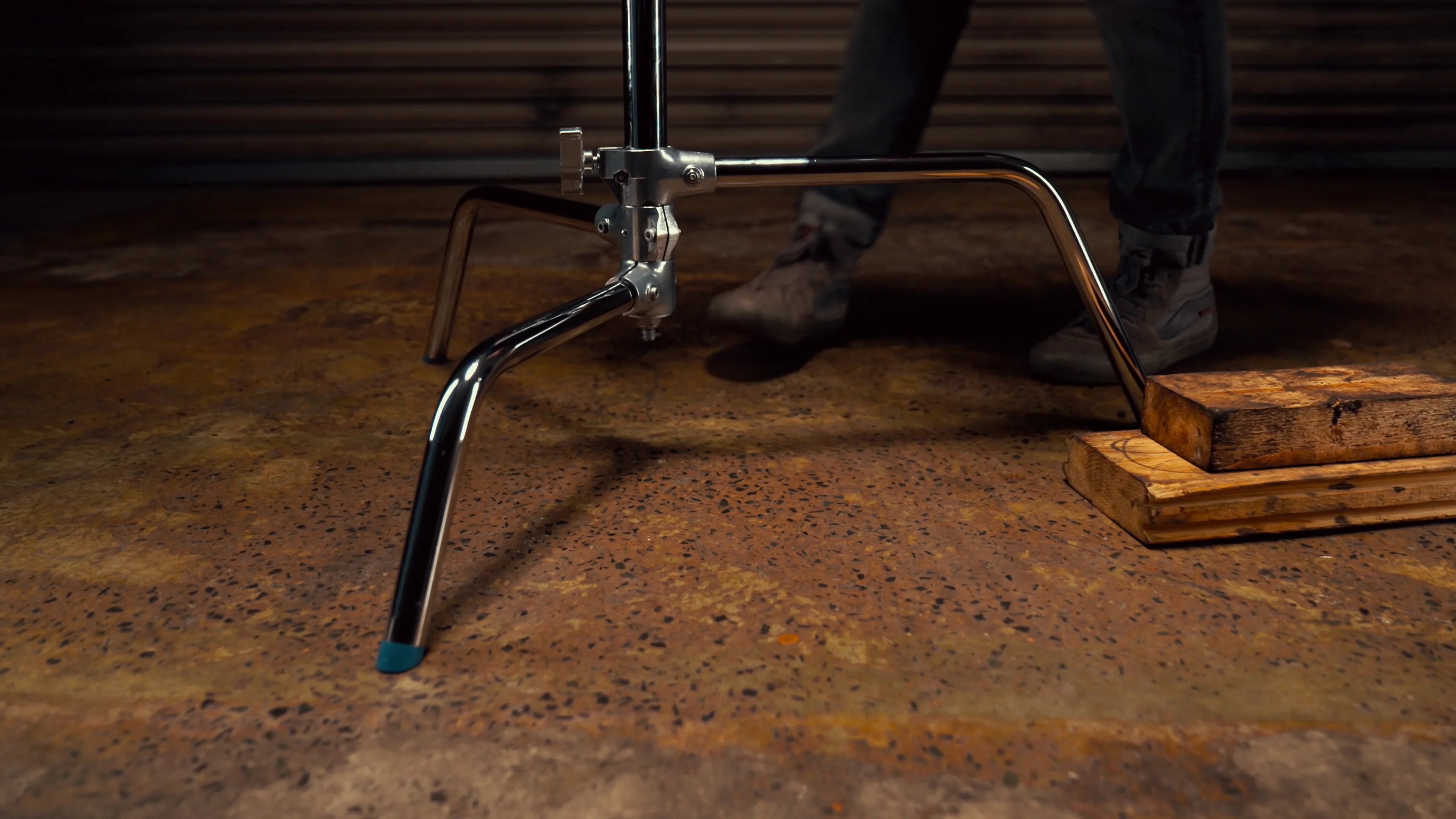 Avenger C-Stand 33 with sliding leg - A2033L | Manfrotto US