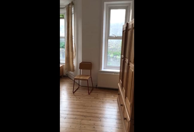 Stunning X Large Room in fully renovated house Main Photo