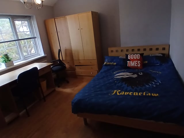 En suite Double  Bedroom near QE Hospital Main Photo