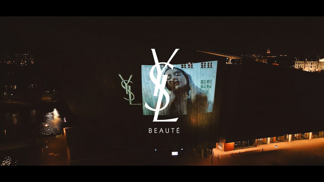 Yves Saint Laurent – Projectieactie Dua Lipa