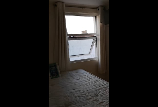 Double room in 4 bed terraced house Main Photo