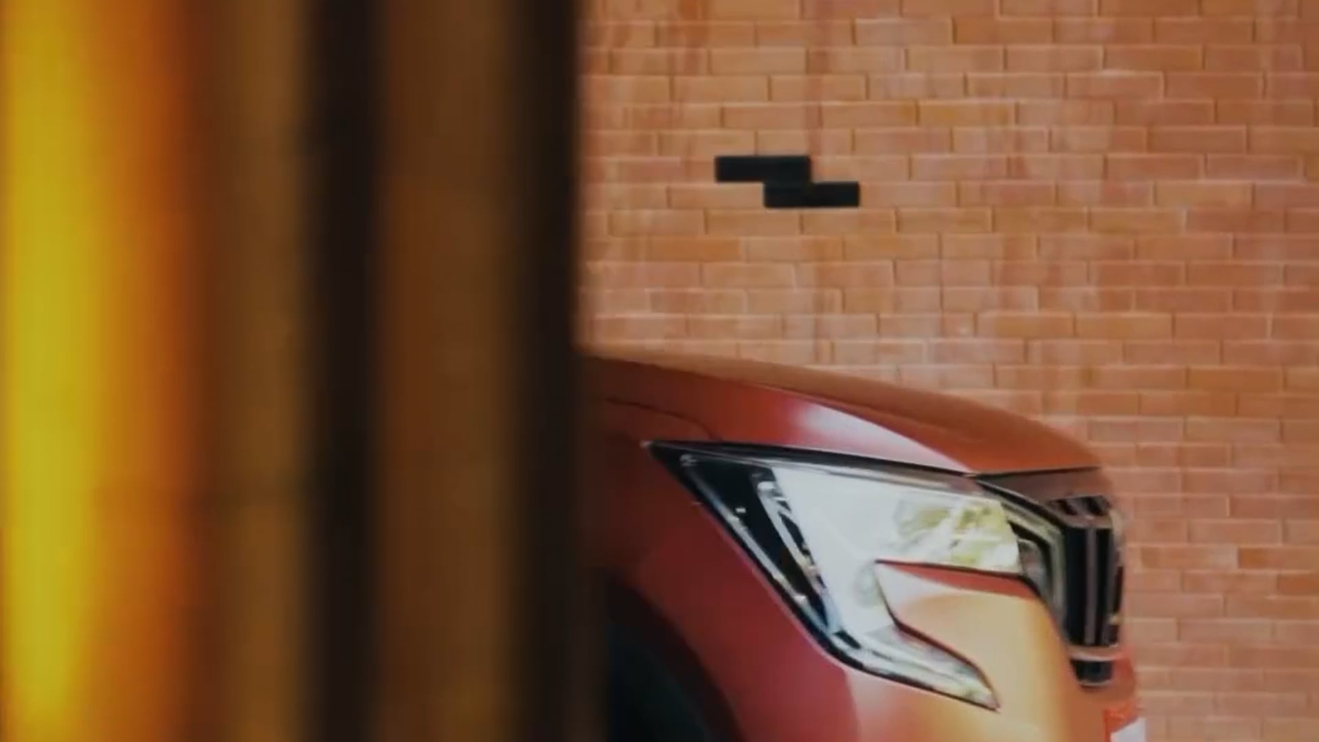 Mahindra xuv700 blaze x gulpanag