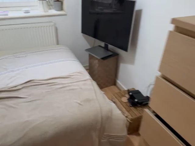  Smaller double room to let in Clapham Common! Main Photo