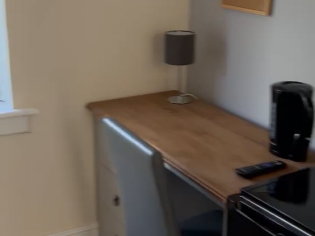 1 spacious double room available in B13  Main Photo